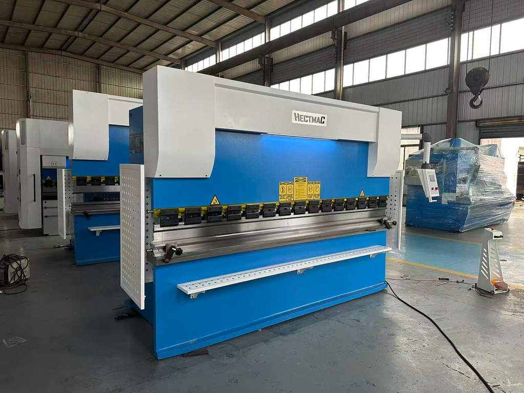 Mesin bending HECTMAC 125 ton x 3200 mm untuk tekuk plat logam